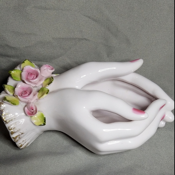 Vintage Lefton China Cupped Hands w/ Flowers